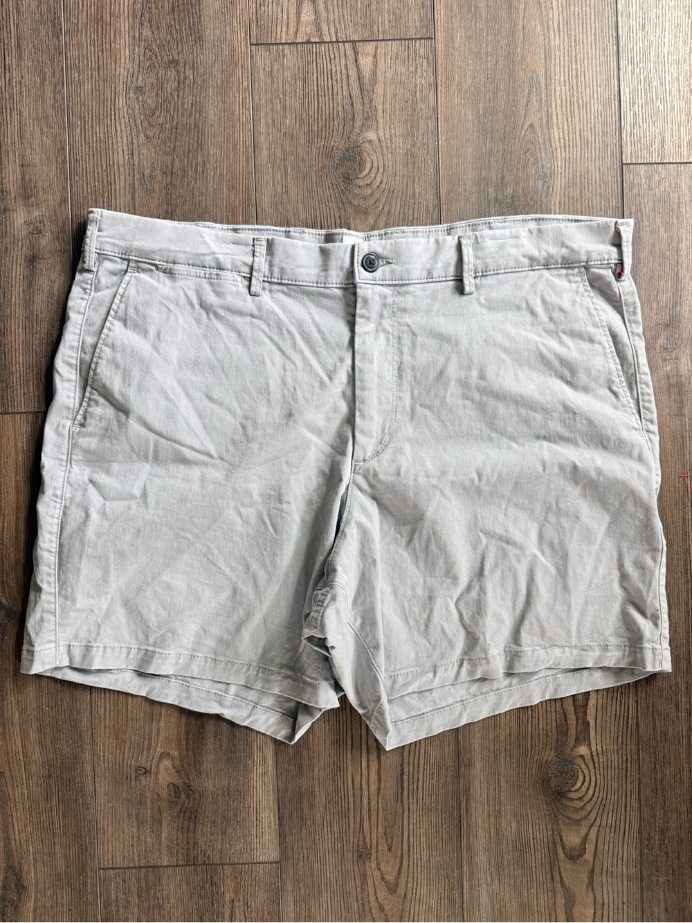 GAP Men's Light Gray Flat Front Cotton Hoochie Daddy Shorts